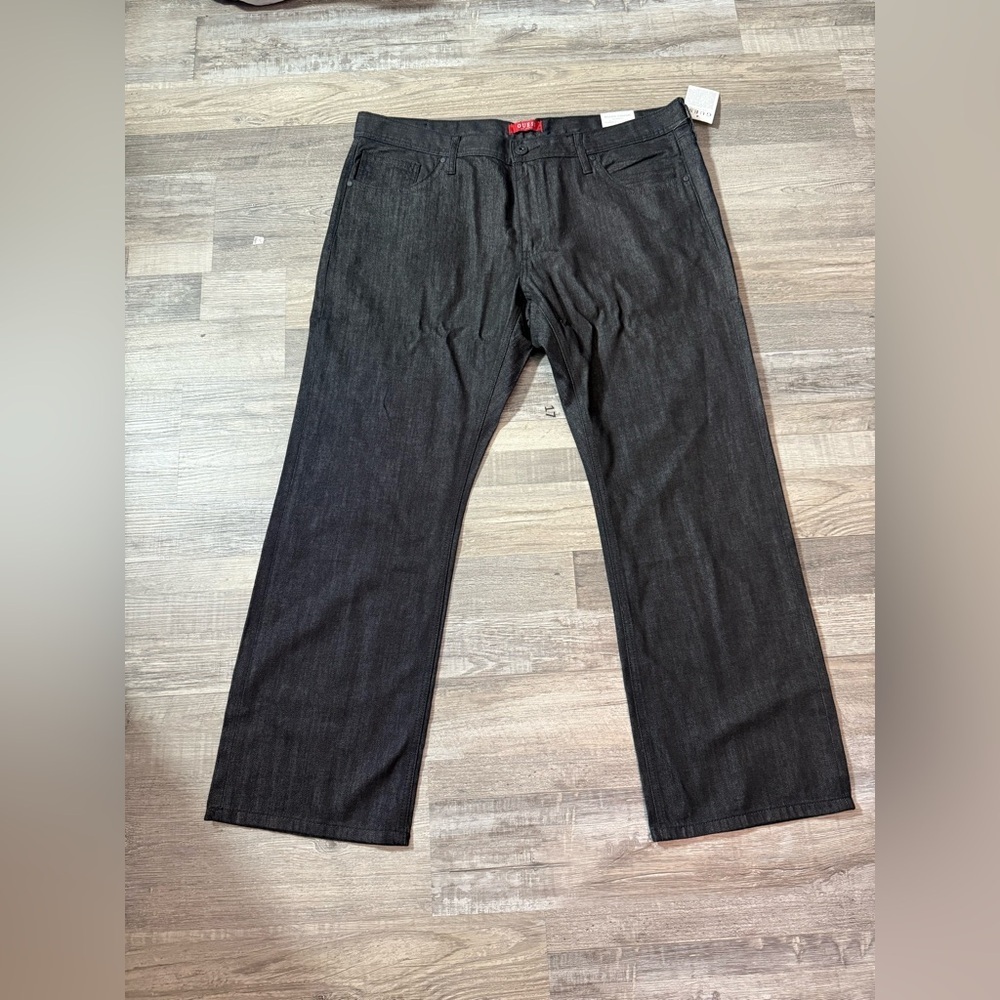 Guess Relaxed Straight Jeans Rowland
Fit 40x30 Black Wash - New with Tags